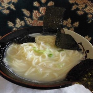 インスタントラーメンのアレンジとんこつラーメン